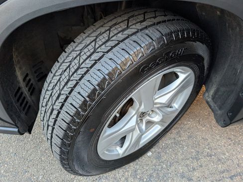 Used 2024 Toyota Highlander LE image 21