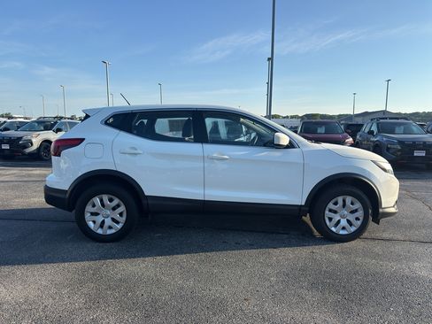 Used 2019 Nissan Rogue Sport S FWD image 4