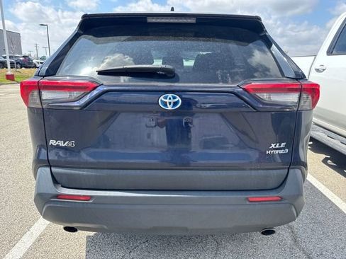 Used 2022 Toyota RAV4 XLE w/ Convenience Package image 3