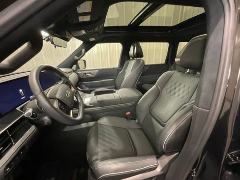 Used 2026 INFINITI QX80 Autograph w/ Premium Cargo Package AWD/4WD image 9