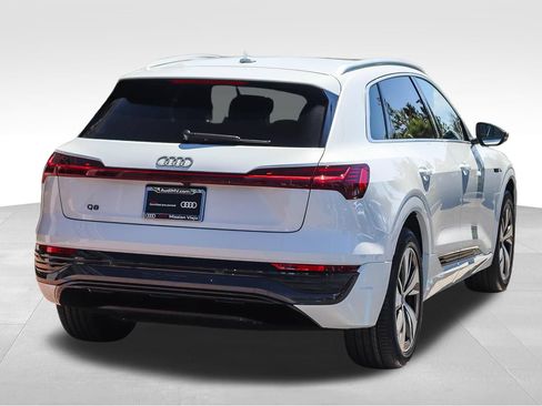 Used 2024 Audi Q8 e-tron Premium Plus AWD/4WD image 8