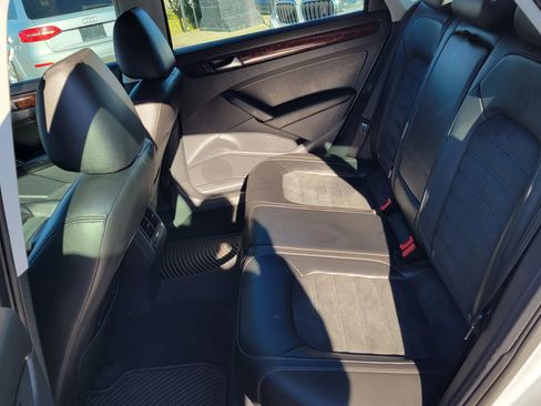 Used 2013 Volkswagen Passat TDI SEL Premium image 17