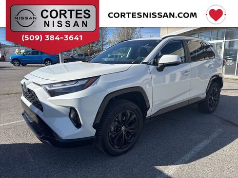 Used 2022 Toyota RAV4 SE w/ Convenience Package image 1