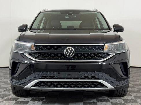 Used 2023 Volkswagen Taos SE w/ Panoramic Sunroof Package AWD/4WD image 6