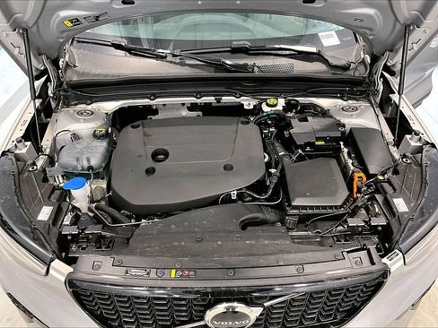Used 2025 Volvo XC40 B5 Plus image 30