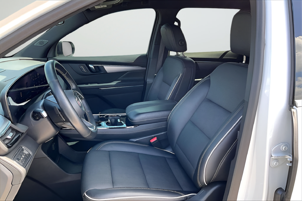 Used 2025 Buick Enclave Preferred FWD image 17