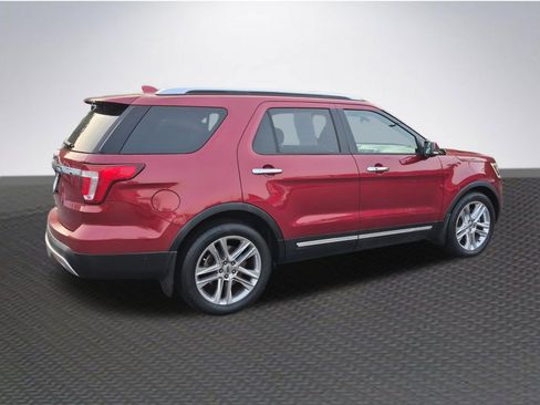 Used 2017 Ford Explorer Limited w/ Equipment Group 301A FWD image 4