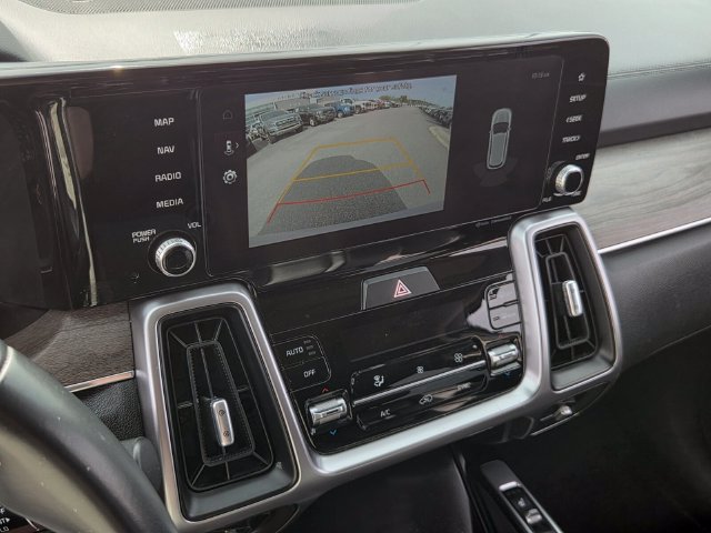 Used 2023 Kia Sorento EX w/ Panoramic Sunroof Package FWD image 18