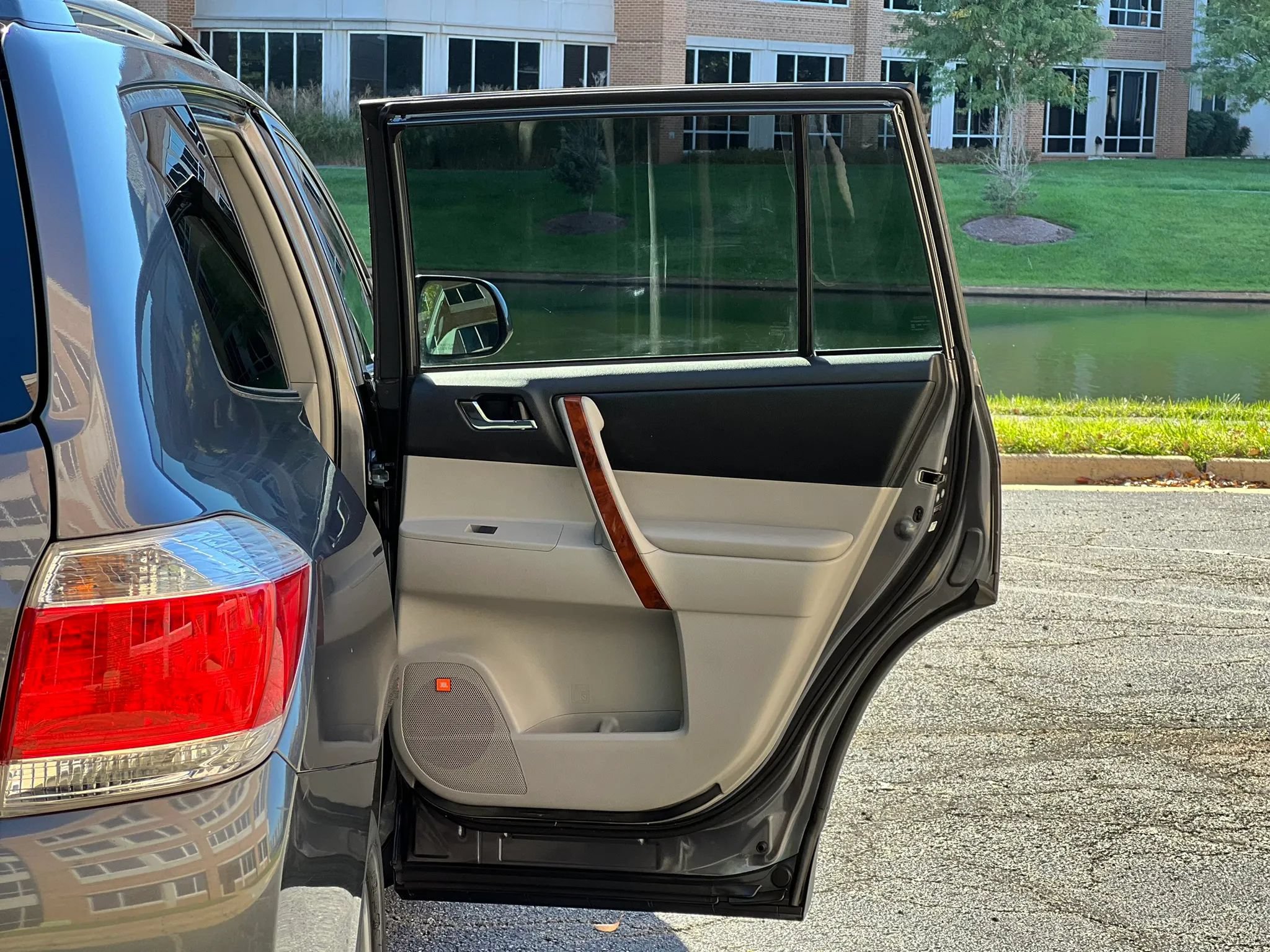 Used 2012 Toyota Highlander Limited w/ Tow Pkg AWD/4WD image 44