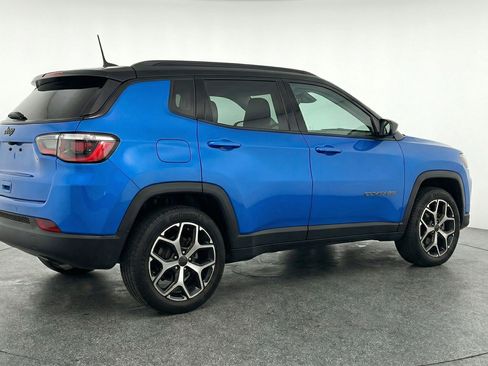 Used 2025 Jeep Compass Limited image 9