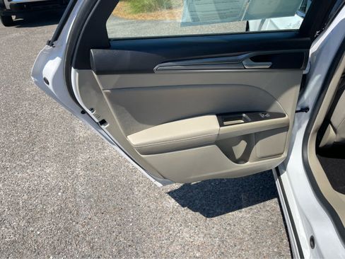 Used 2020 Ford Fusion SE AWD/4WD image 18