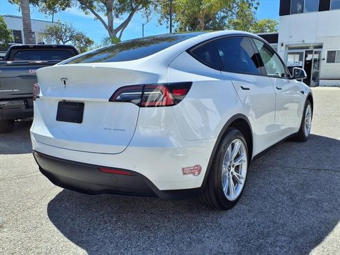 Used 2021 Tesla Model Y Long Range AWD/4WD image 11