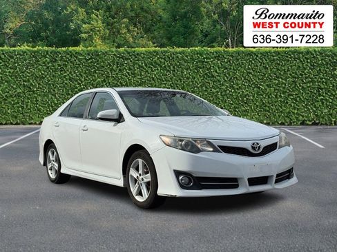 Used 2013 Toyota Camry SE image 1