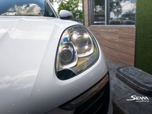 Used 2018 Porsche Macan image 10