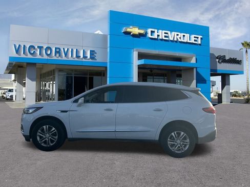 Used 2021 Buick Enclave Essence image 6