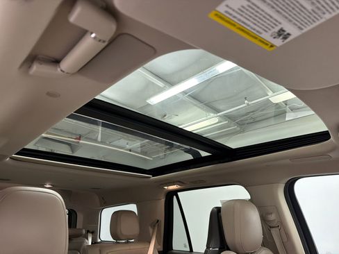 Certified 2023 Lincoln Navigator Reserve AWD/4WD image 15
