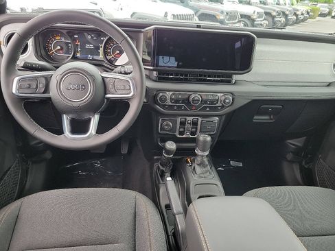 New 2025 Jeep Wrangler Unlimited Sahara AWD/4WD image 5