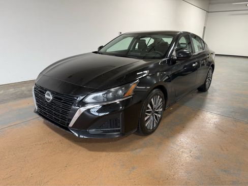 Used 2023 Nissan Altima 2.5 SV FWD image 1