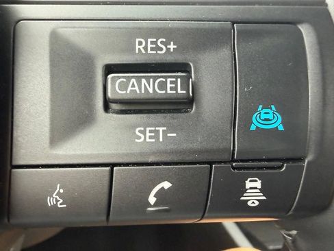 Used 2025 Nissan Rogue SV AWD/4WD image 15