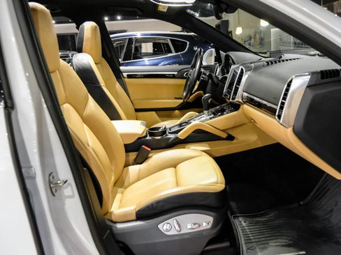 Used 2018 Porsche Cayenne S image 36