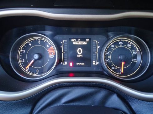 Used 2017 Jeep Cherokee 4WD Sport image 15