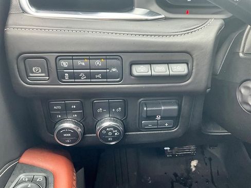 Used 2023 GMC Yukon Denali Ultimate image 16