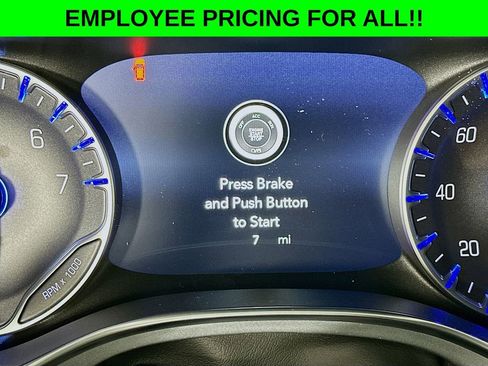 New 2026 Chrysler Pacifica Limited w/ Uconnect Theater Family Group image 13