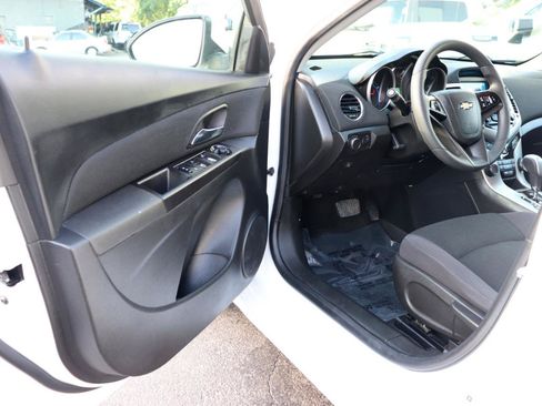 Used 2016 Chevrolet Cruze LT FWD image 10