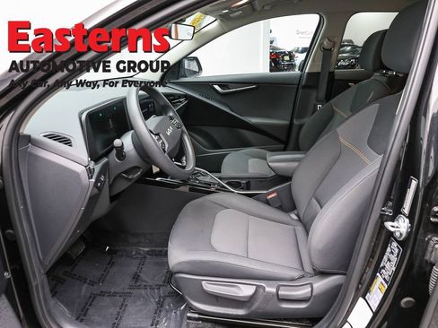 Used 2025 Kia Niro LX FWD image 7