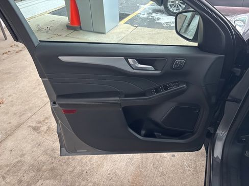 Used 2024 Ford Escape Platinum image 6