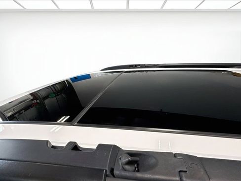 Used 2025 Chrysler Pacifica Limited FWD image 22