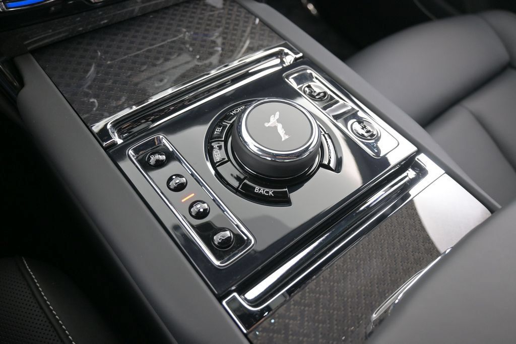 New 2027 Rolls-Royce Cullinan Black Badge AWD/4WD image 23