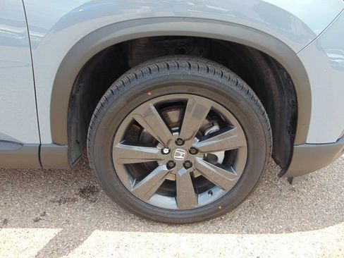 Used 2025 Honda Pilot Sport image 27