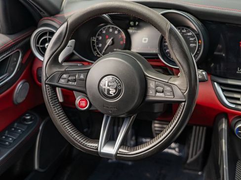 Used 2018 Alfa Romeo Giulia Quadrifoglio w/ Driver Assist Dynamic Package RWD image 25