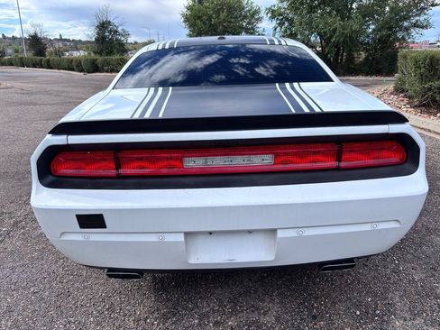 Used 2014 Dodge Challenger R/T RWD image 10