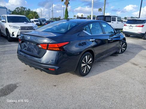 Used 2021 Nissan Altima 2.5 SV FWD image 5