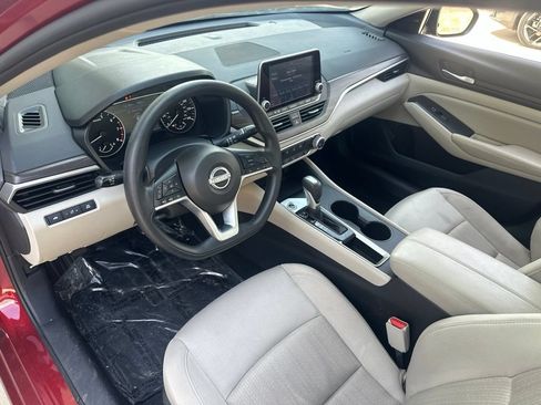 Used 2025 Nissan Altima 2.5 SV FWD image 23