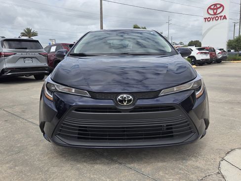 Used 2024 Toyota Corolla LE image 2