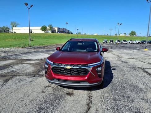 Used 2025 Chevrolet Trax LT w/ LT Convenience Package FWD image 39