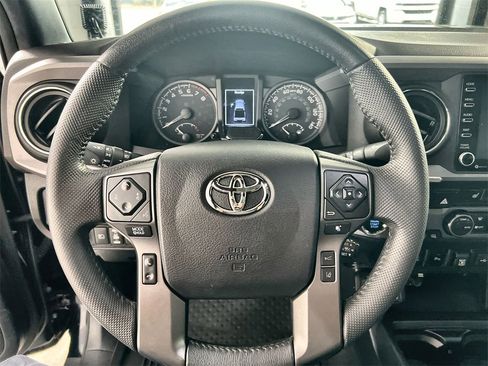 Used 2021 Toyota Tacoma TRD Off-Road image 11