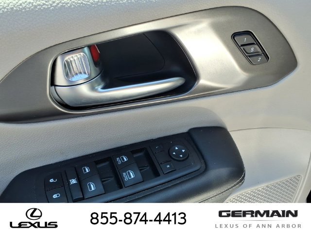 Used 2024 Chrysler Pacifica Touring-L FWD image 14