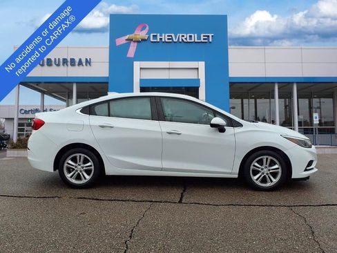 Used 2016 Chevrolet Cruze LT w/ Convenience Package image 4