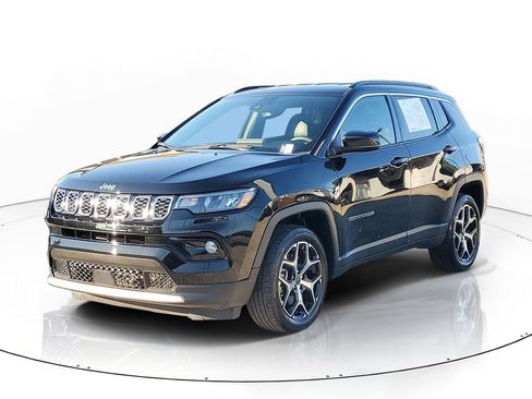 Used 2025 Jeep Compass Limited AWD/4WD image 2
