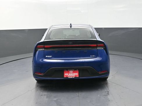 Used 2025 Toyota Prius LE FWD image 7