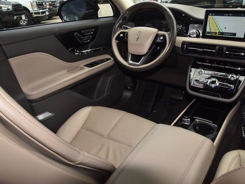 Used 2022 Lincoln Corsair FWD w/ Premium Package image 15