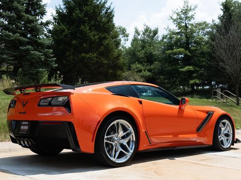 Used 2019 Chevrolet Corvette ZR1 RWD image 2