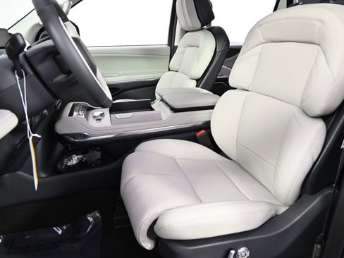 New 2026 Lincoln Navigator Reserve w/ Jet Appearance Package image 13