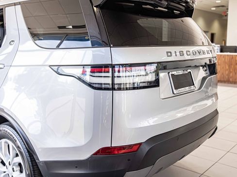 Used 2020 Land Rover Discovery SE image 15