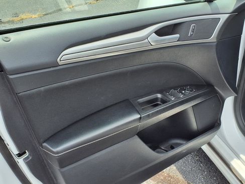 Certified 2020 Ford Fusion SE image 4