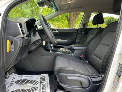 Used 2022 Kia Sportage LX AWD/4WD image 12